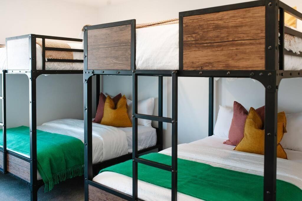 Zen Trail Retreat - New 5 Bedroom Luxury Condo เซนต์ จอร์จ ภายนอก รูปภาพ